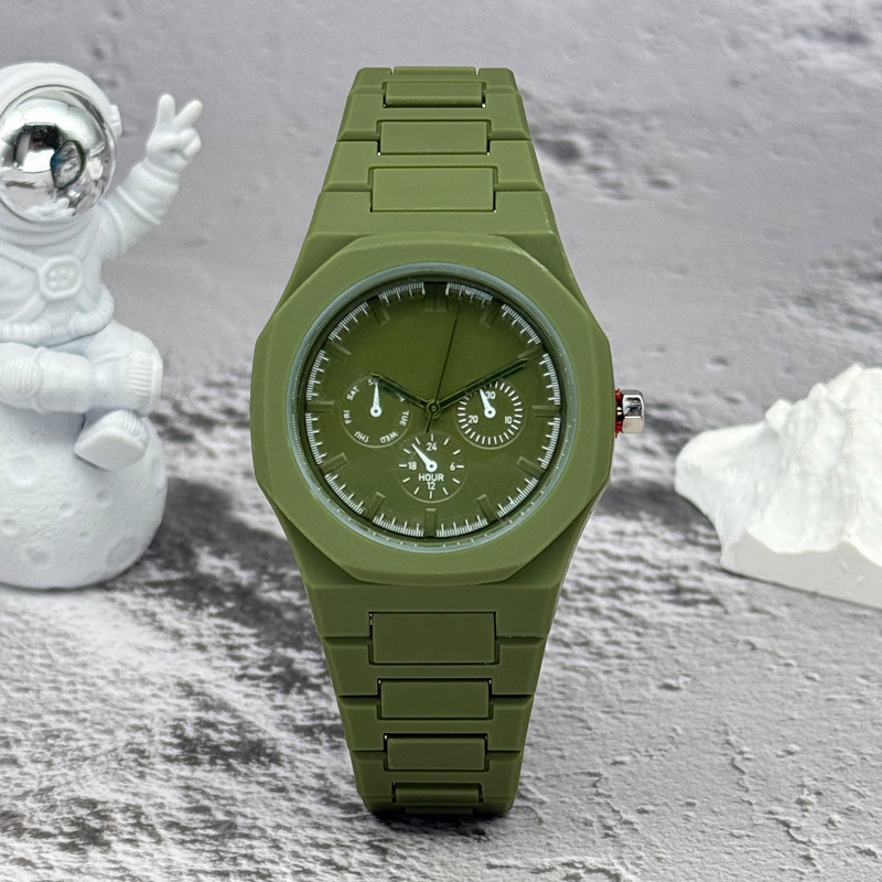 Famous Brand Fake Three-Eyed D - Luxury Watch Magazine recension och pris